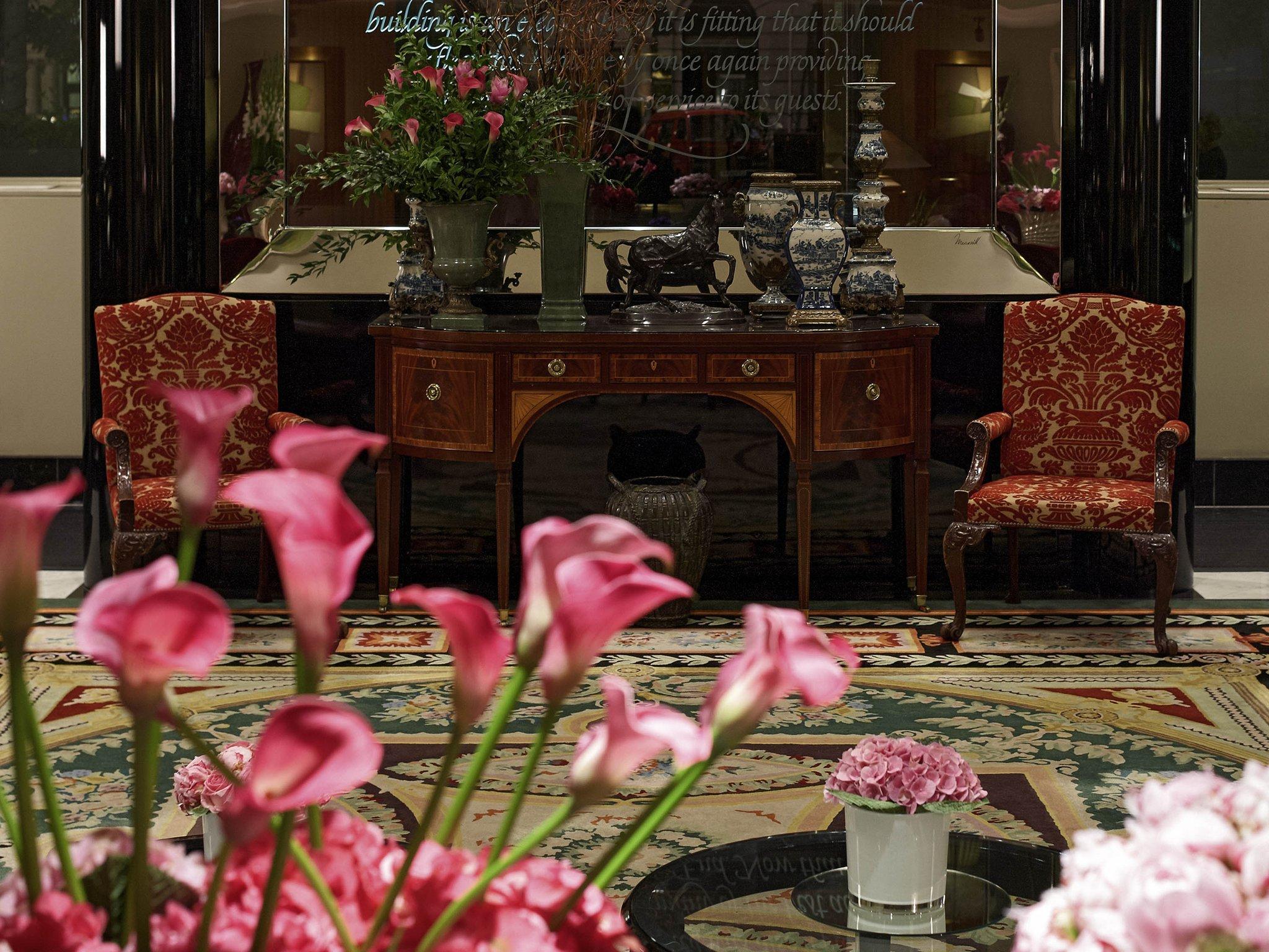 Sofitel London St James Eksteriør bilde The lobby of the hotel