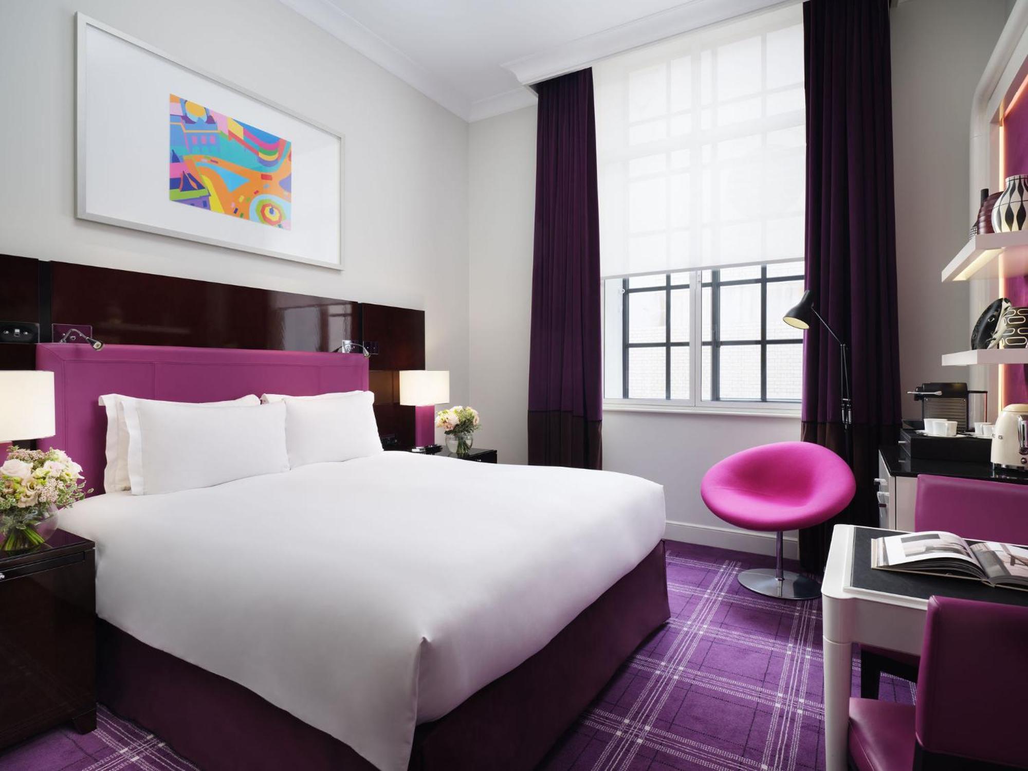 Sofitel London St James Rom bilde A bedroom at the London W1